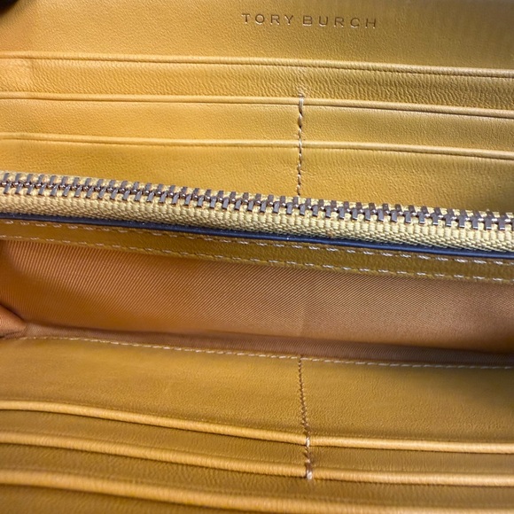 Tory Burch Fleming Zip Continental Wallet  (A715) - Picture 8 of 14